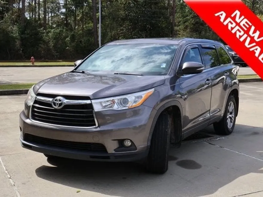 2014 Toyota Highlander LE photo 1