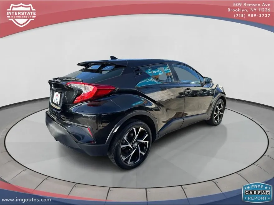 2022 Toyota C-HR XLE photo 7