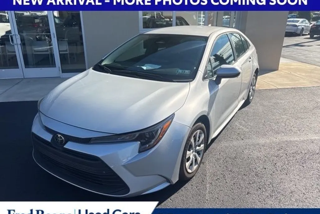 2023 Toyota Corolla LE photo 1