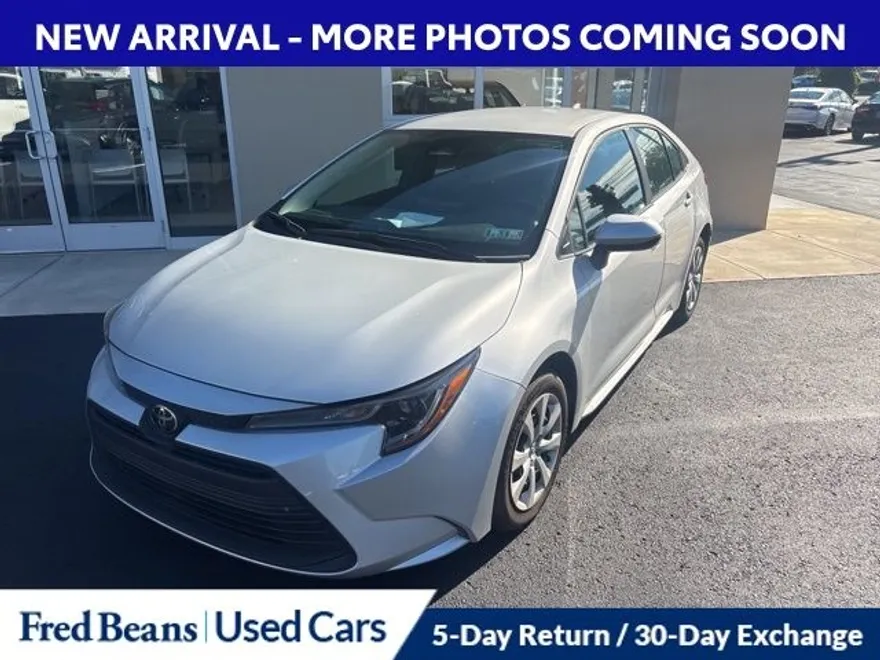 2023 Toyota Corolla LE photo 1