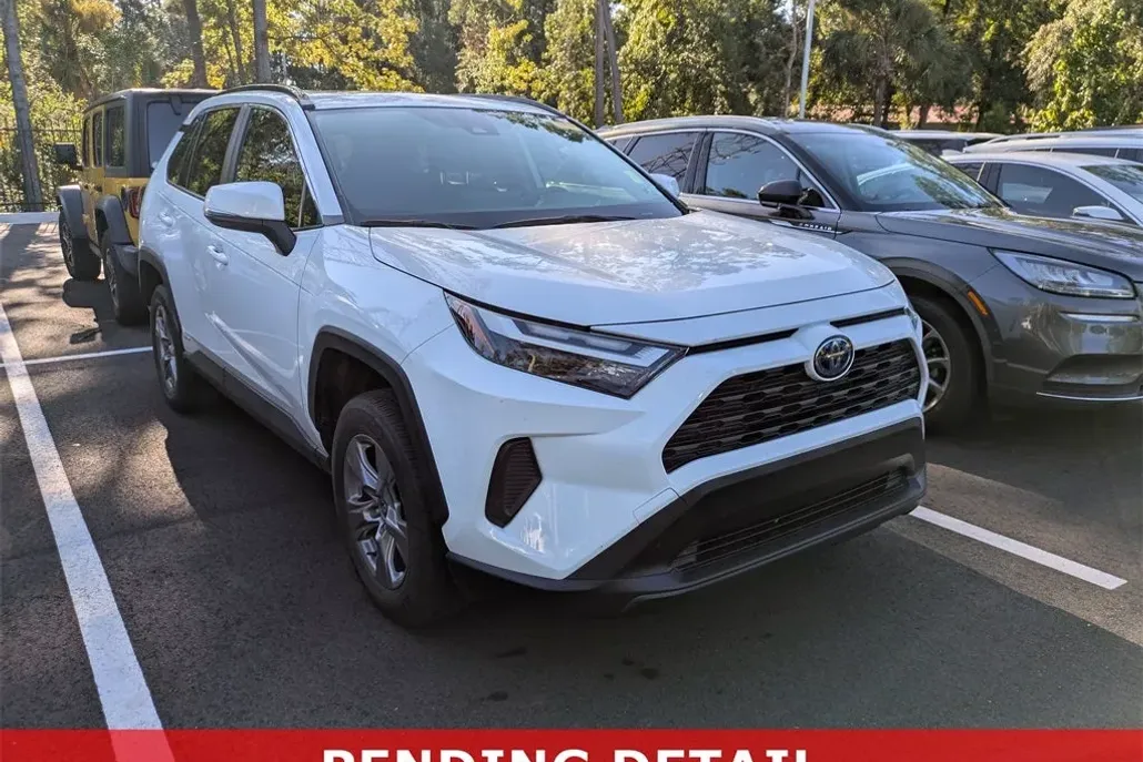 2023 Toyota RAV4 Hybrid XLE photo 1