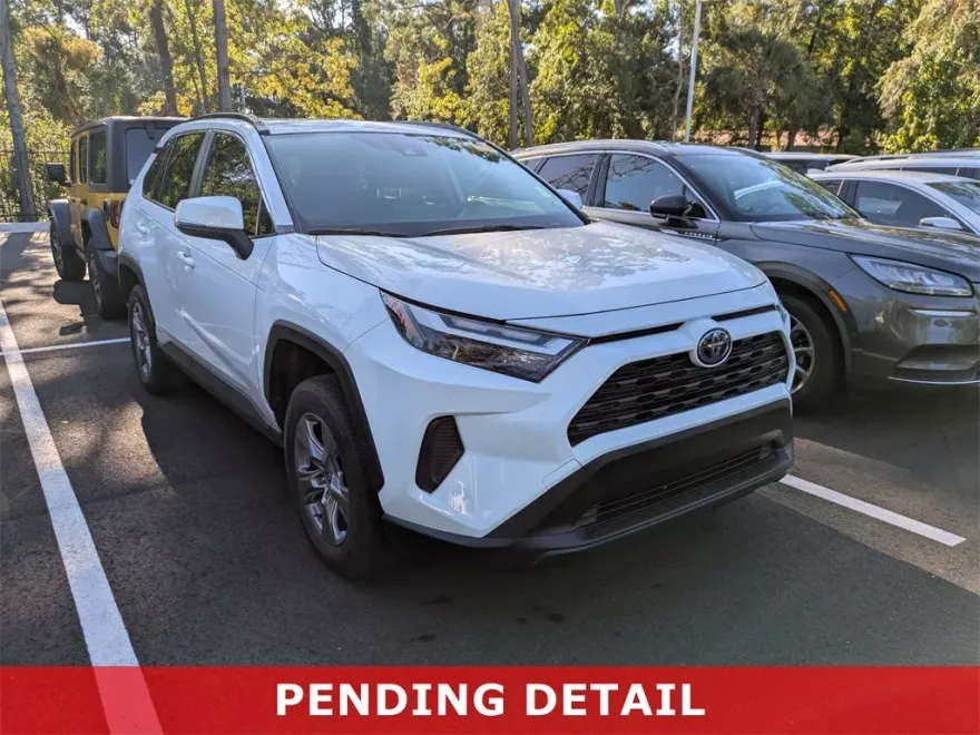 2023 Toyota RAV4 Hybrid XLE photo 1
