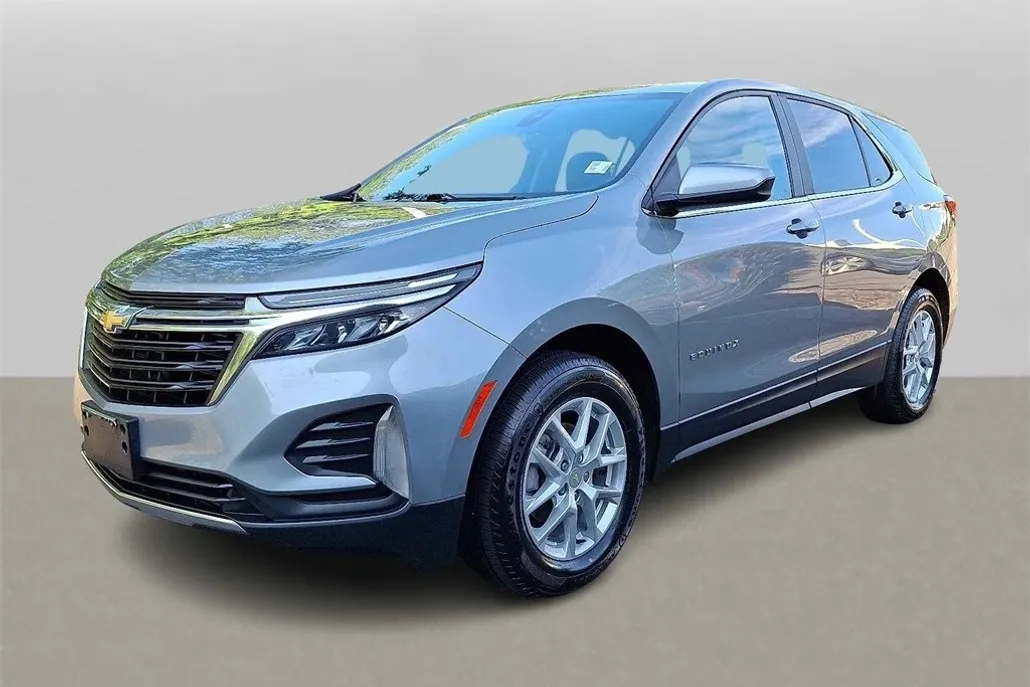 2023 Chevrolet Equinox LT photo 1