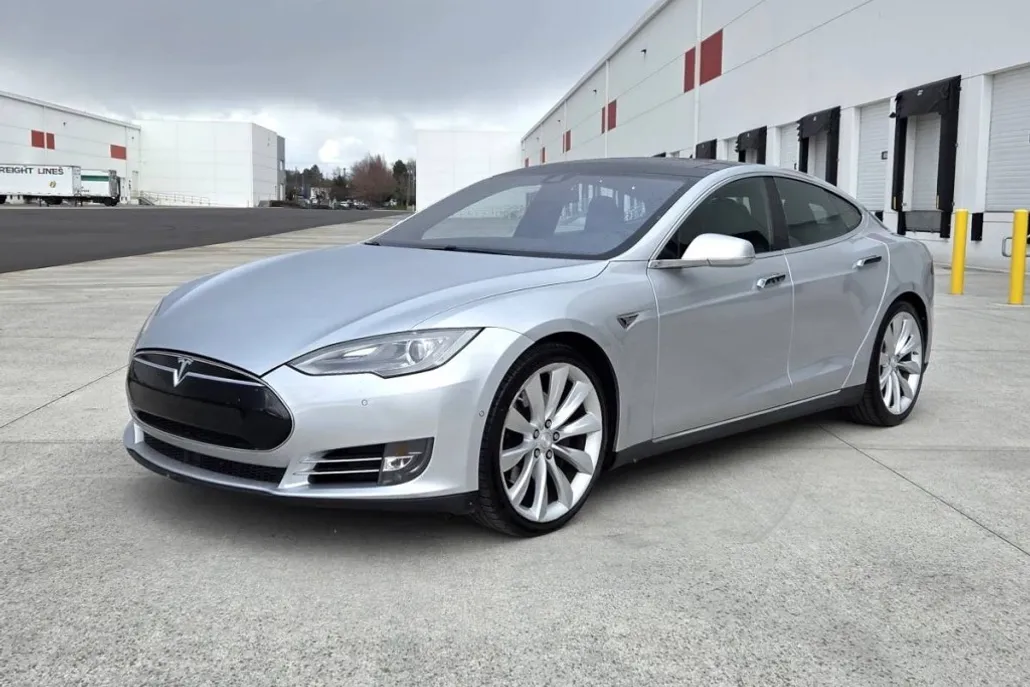2015 Tesla Model S Performance photo 1