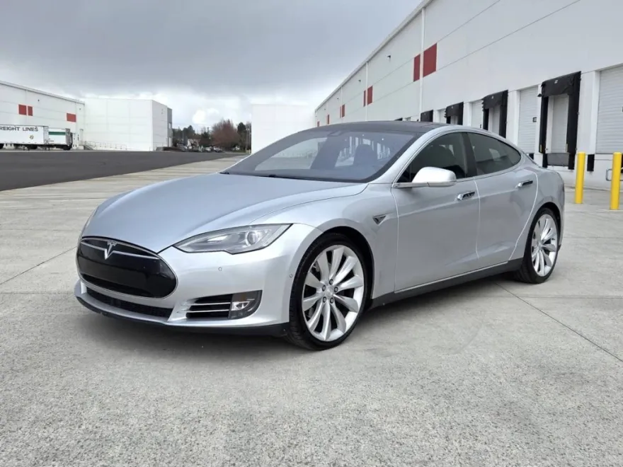 2015 Tesla Model S Performance photo 1