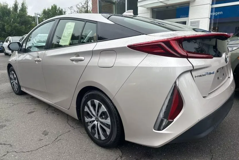 2022 Toyota Prius Prime LE photo 1