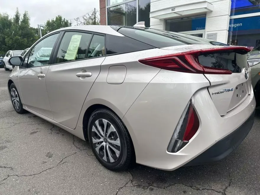 2022 Toyota Prius Prime LE photo 1