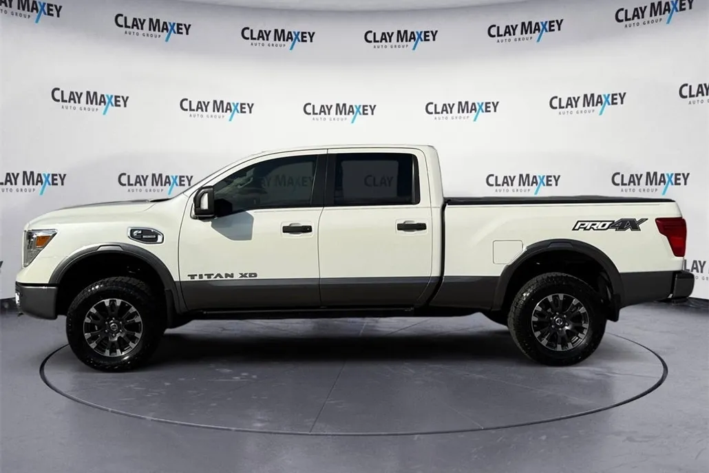 2018 Nissan Titan PRO-4X photo 1