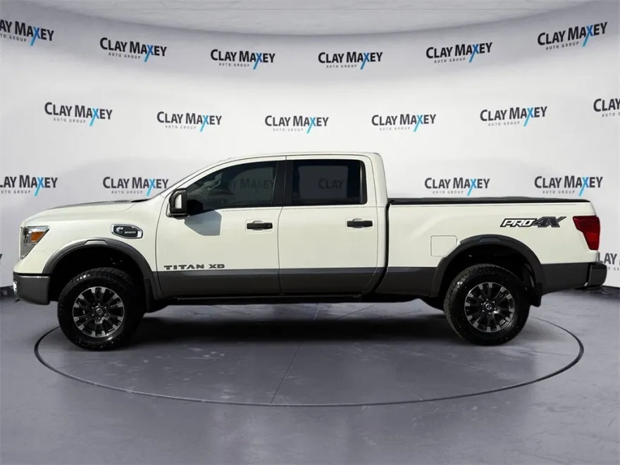 2018 Nissan Titan PRO-4X photo 1