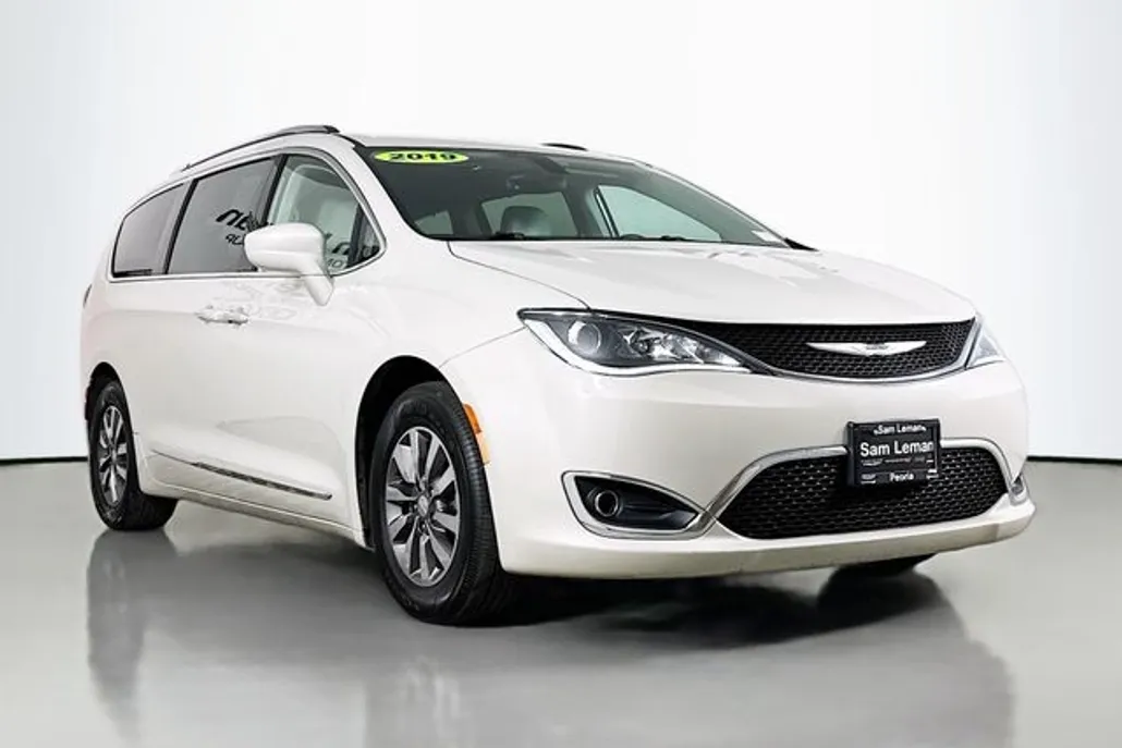 2019 Chrysler Pacifica Touring Plus photo 1