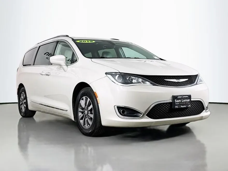 2019 Chrysler Pacifica Touring Plus photo 1