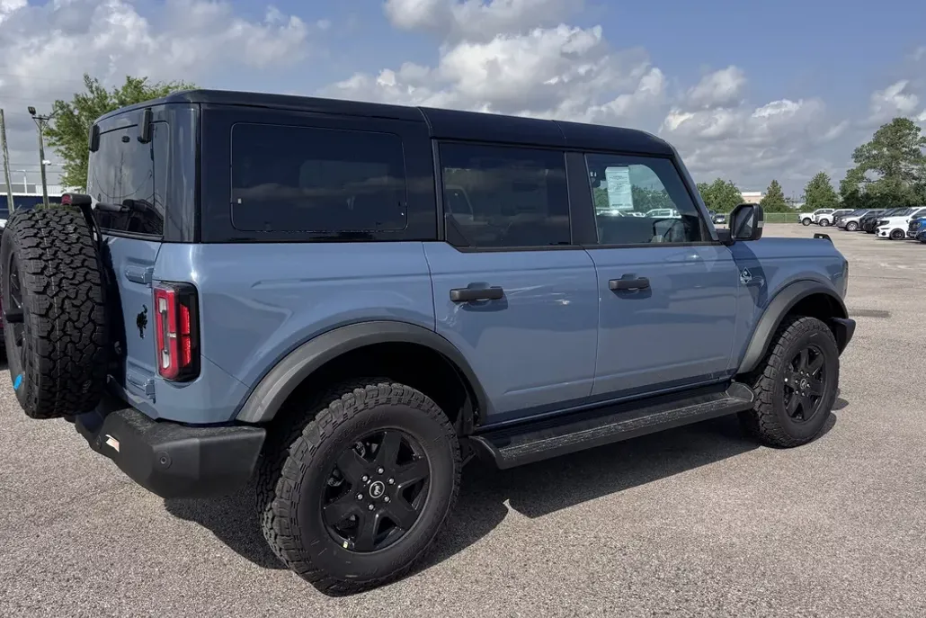 2025 Ford Bronco Outer Banks photo 1