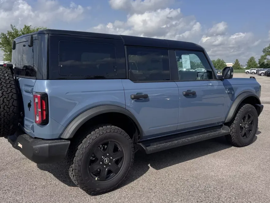 2025 Ford Bronco Outer Banks photo 1