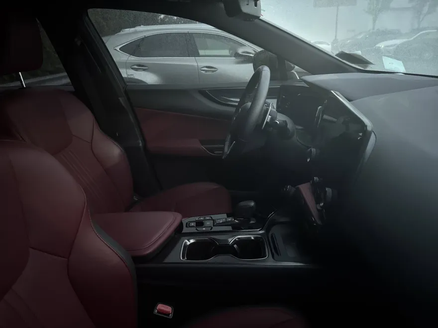 2022 Lexus NX 350h Premium photo 1