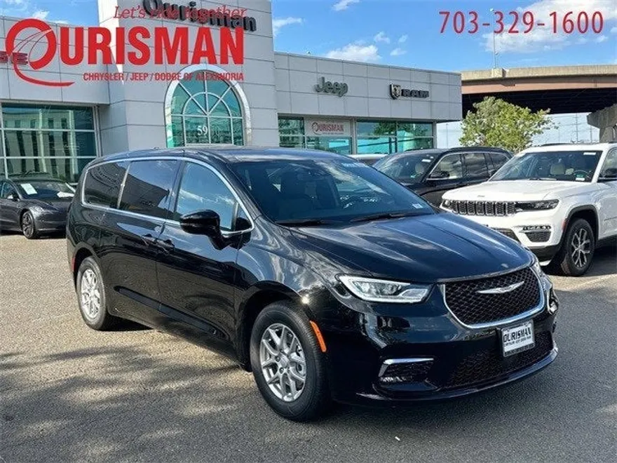 2026 Chrysler Pacifica photo 1