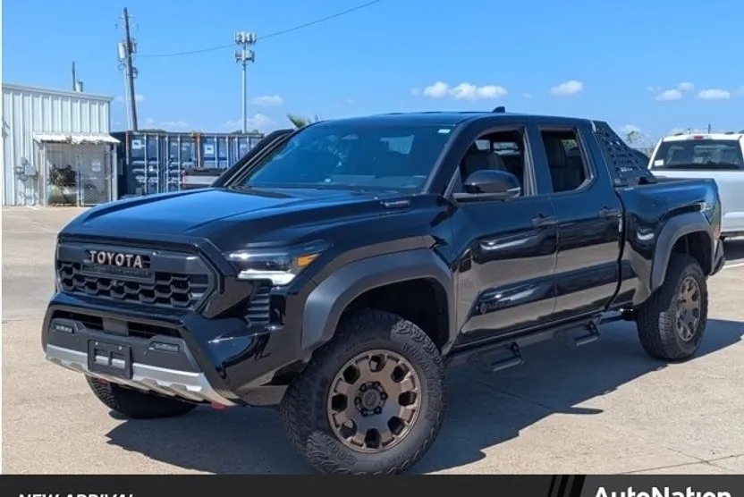 2025 Toyota Tacoma Trailhunter photo 1