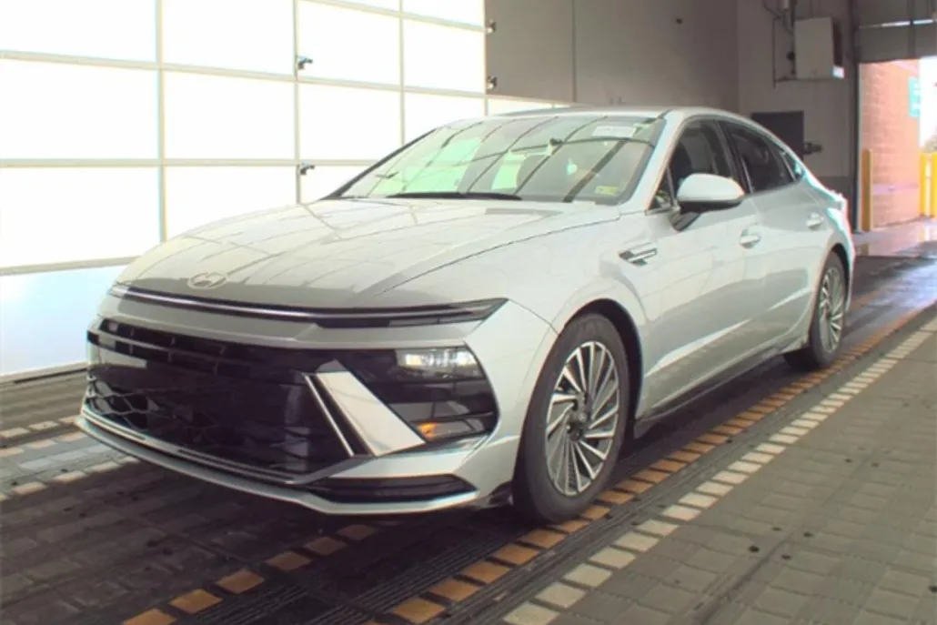 2024 Hyundai Sonata Hybrid SEL photo 1