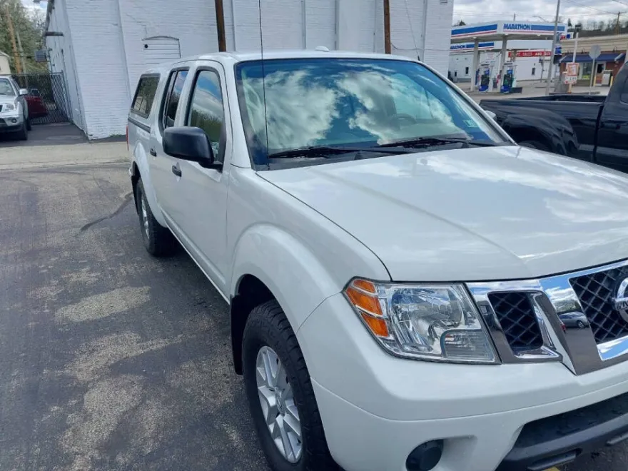 2018 Nissan Frontier SV Crew Cab photo 1