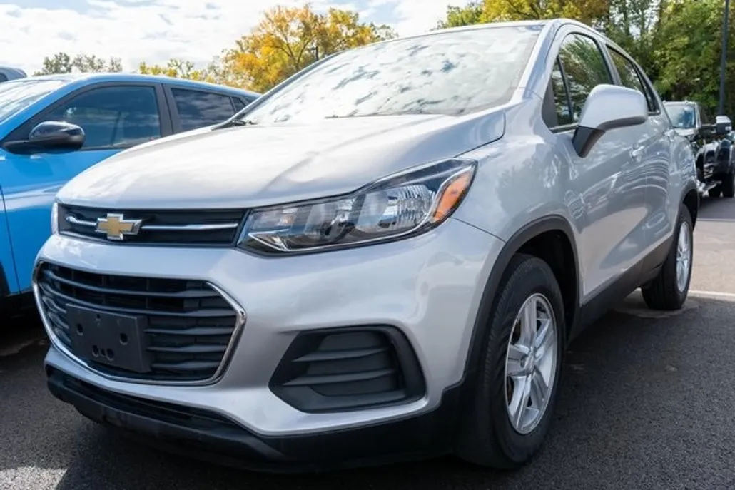 2020 Chevrolet Trax LS photo 1