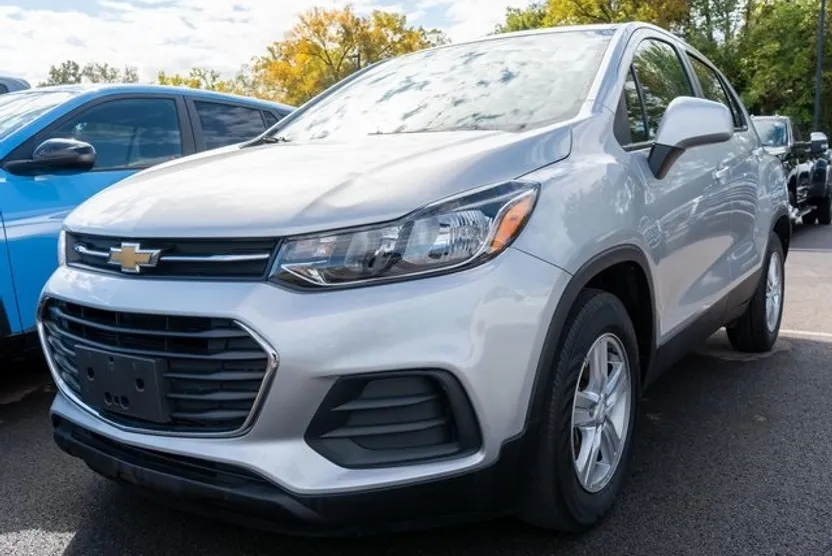 2020 Chevrolet Trax LS photo 1