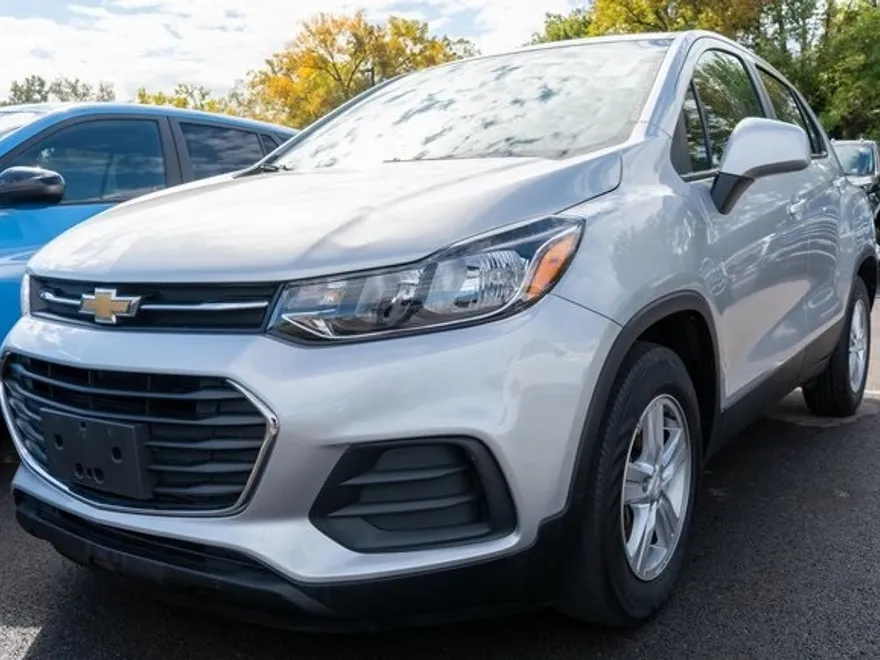 2020 Chevrolet Trax LS photo 1