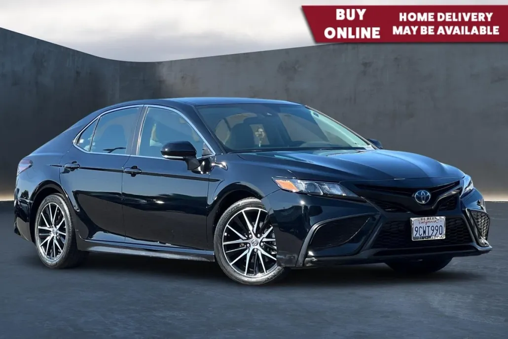 2022 Toyota Camry Hybrid SE photo 1