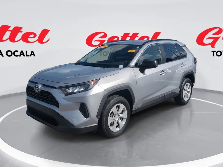 2019 Toyota RAV4 LE photo 1
