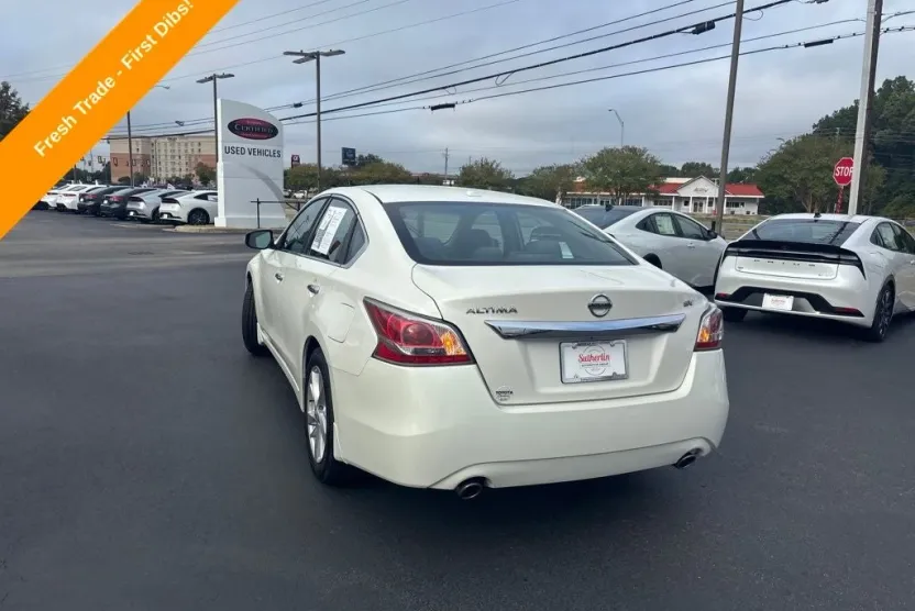 2015 Nissan Altima 2.5 SV photo 1