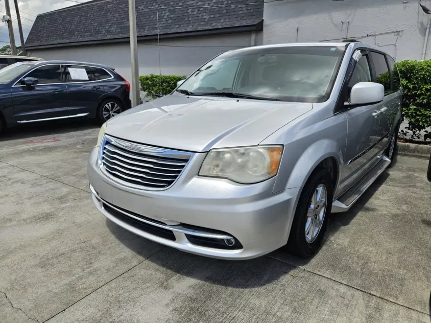 2011 Chrysler Town & Country Touring photo 1