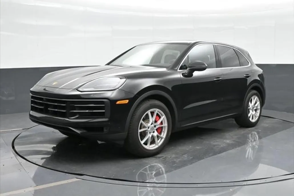 2024 Porsche Cayenne S photo 1