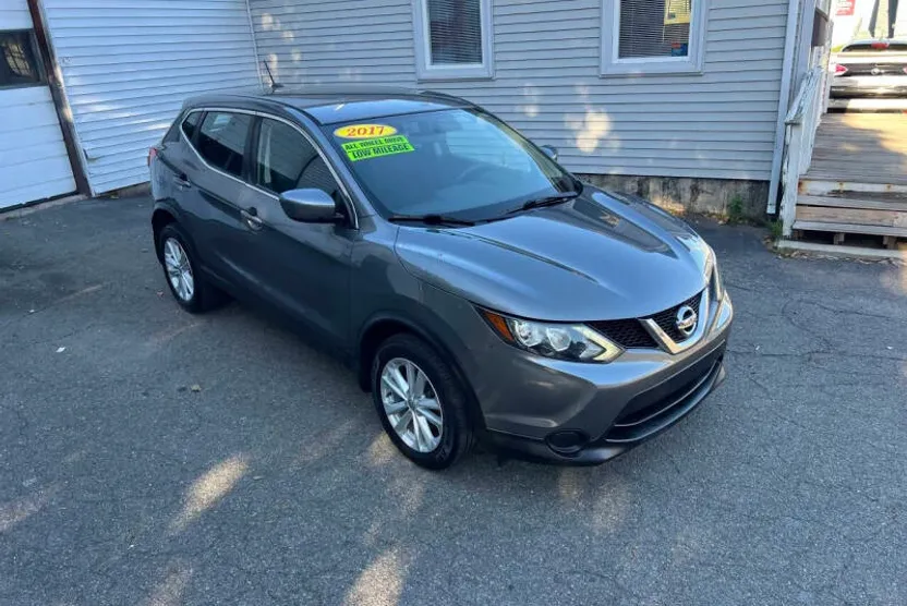 2017 Nissan Rogue Sport SV photo 1