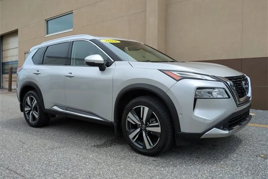 2022 Nissan Rogue Platinum photo 1