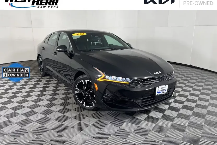 2023 Kia K5 GT-Line photo 1