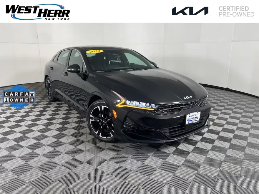 2023 Kia K5 GT-Line photo 1