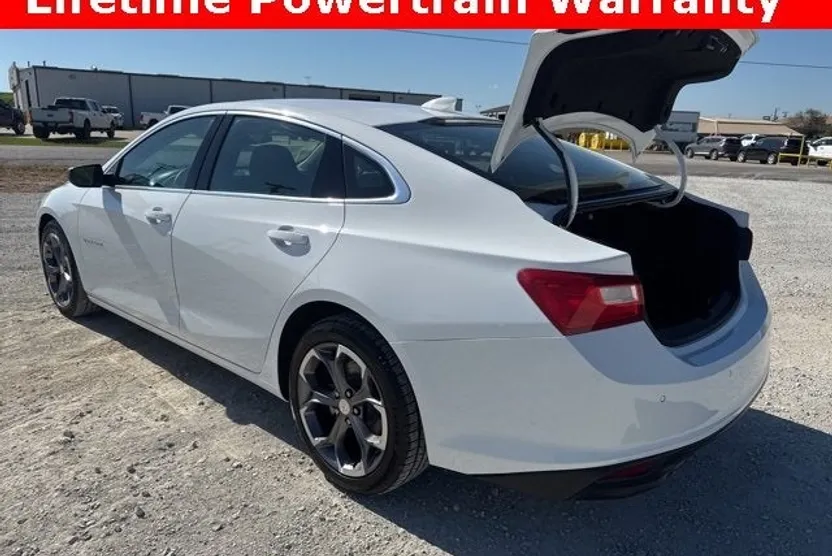2024 Chevrolet Malibu 1LT photo 1