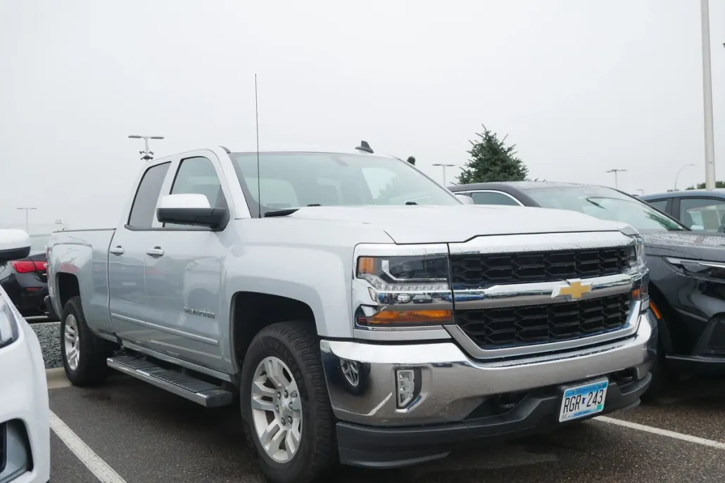 2017 Chevrolet Silverado 1500 LT photo 1