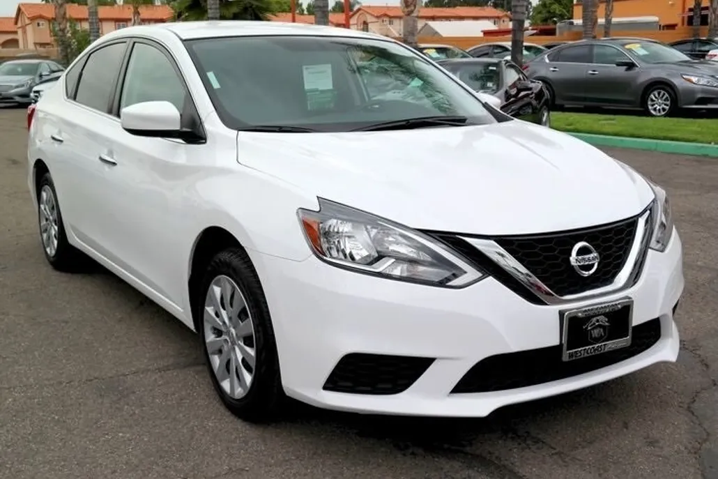 2016 Nissan Sentra SR photo 1