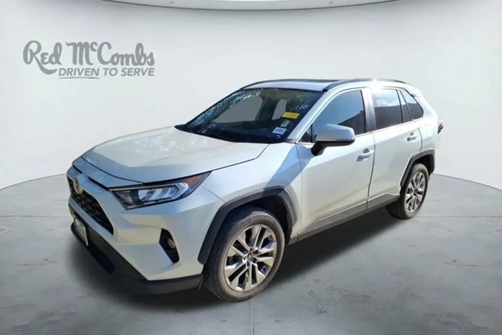 2021 Toyota RAV4 XLE Premium photo 1