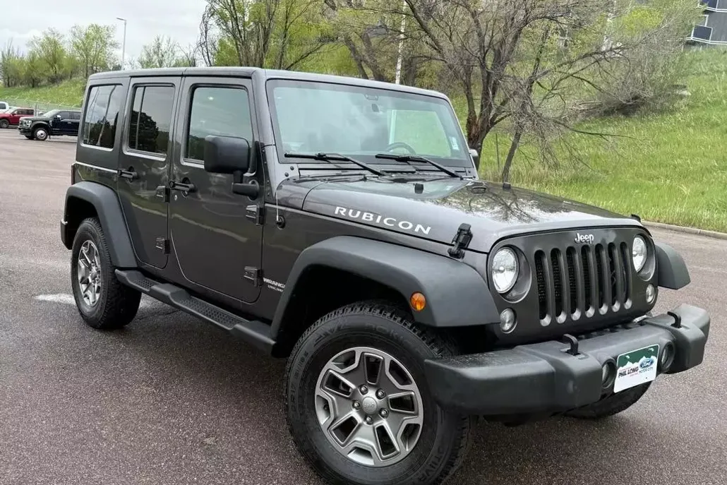 2016 Jeep Wrangler Unlimited Rubicon photo 1