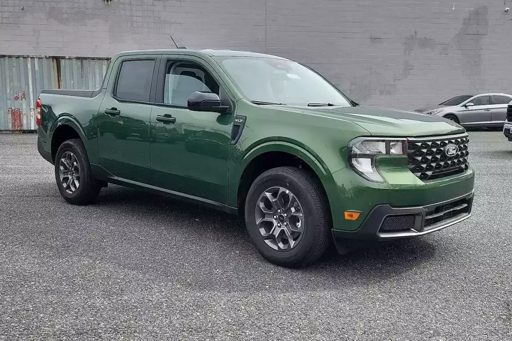 2025 Ford Maverick XLT photo 1