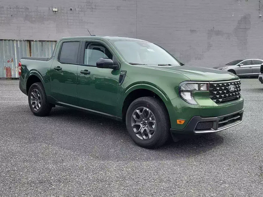 2025 Ford Maverick XLT photo 1
