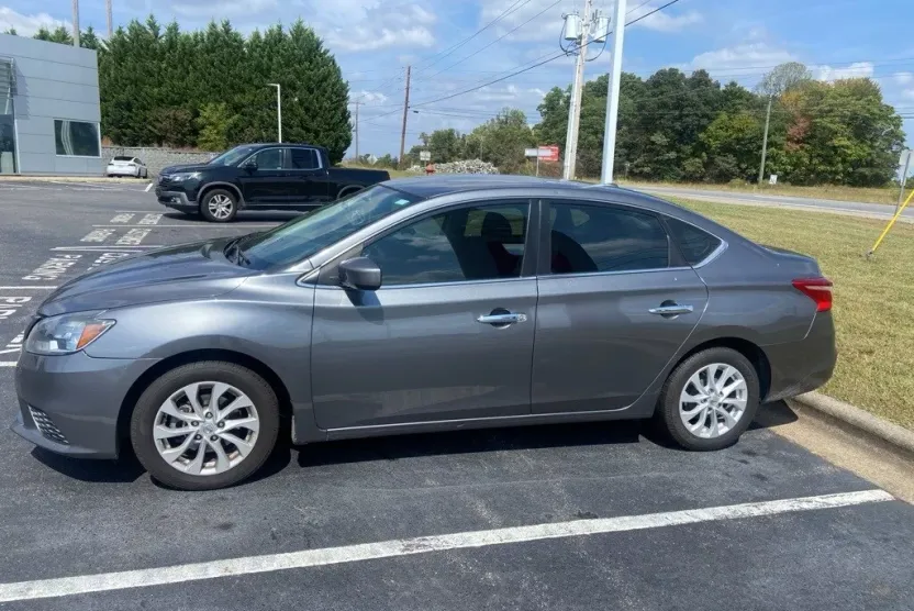 2019 Nissan Sentra SV photo 1