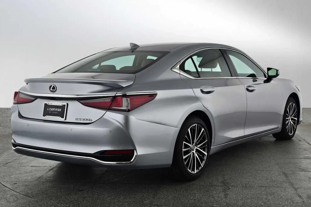 2025 Lexus ES 300h photo 1