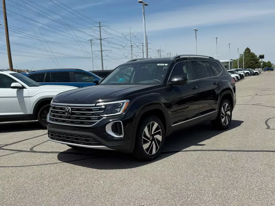 2025 Volkswagen Atlas SEL photo 1