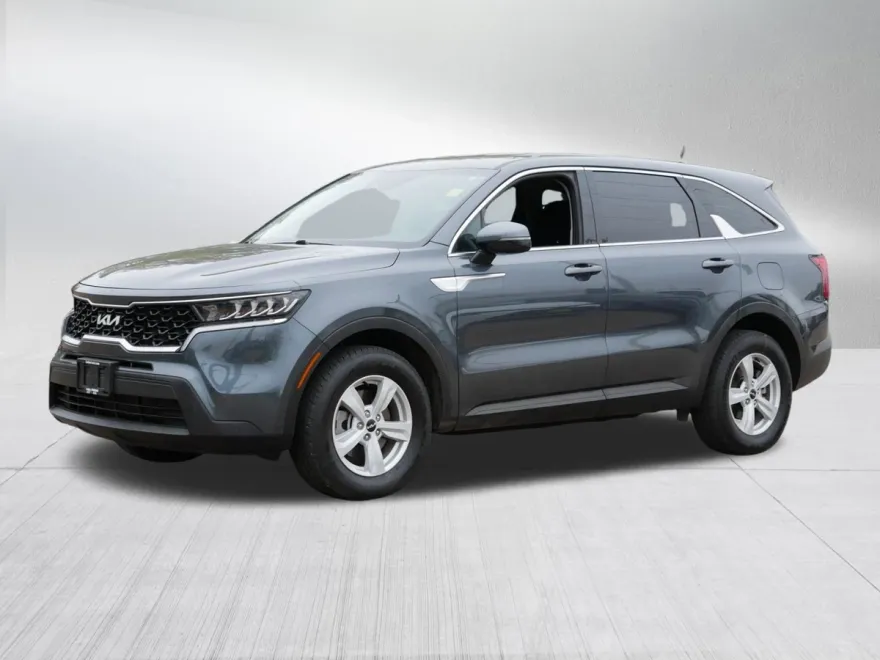 2022 Kia Sorento LX photo 1