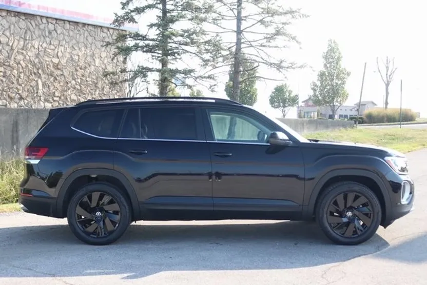 2026 Volkswagen Atlas SE Technology photo 1