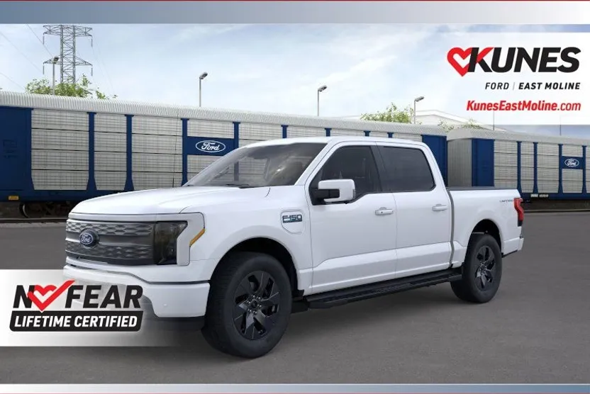 2025 Ford F-150 Lightning Lariat photo 1