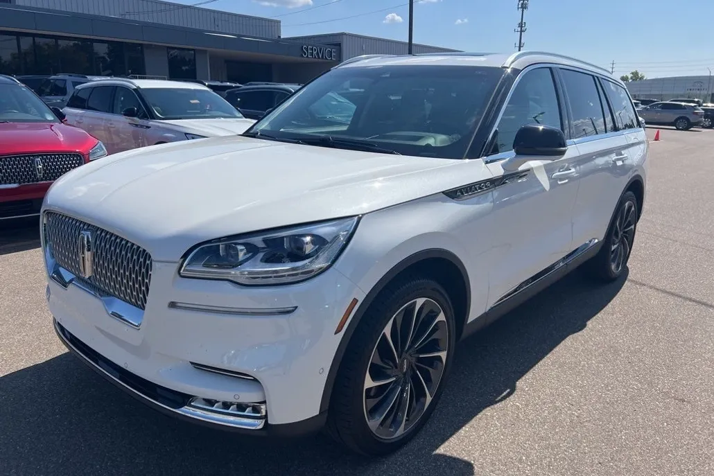2023 Lincoln Aviator Reserve photo 1