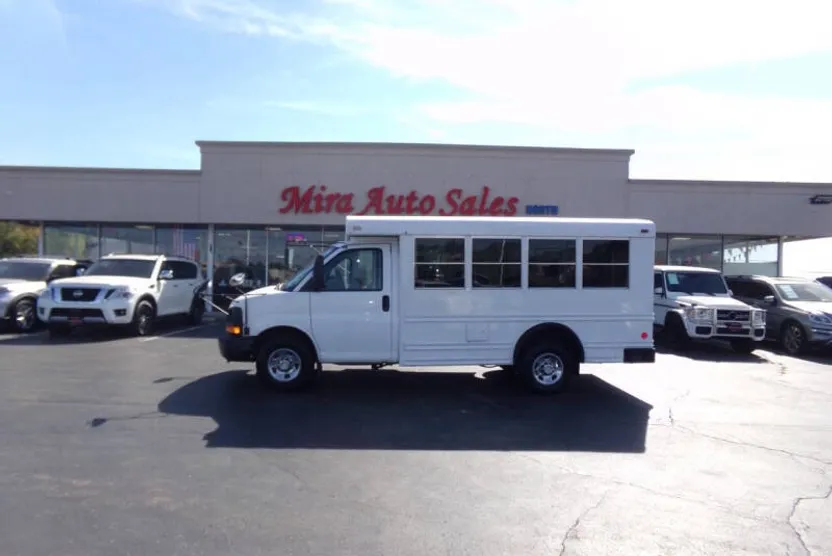 2006 Chevrolet Express 3500 Cutaway photo 1