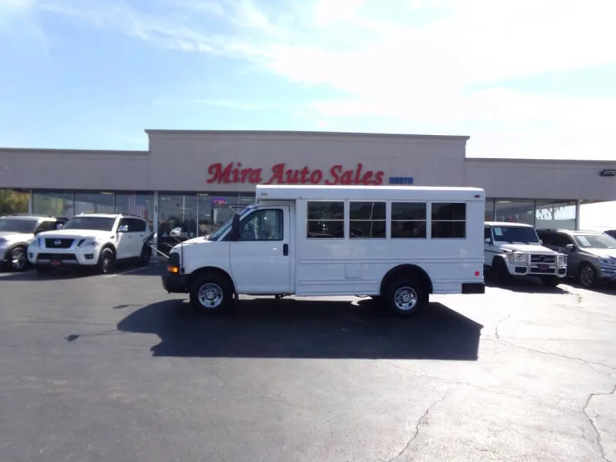 2006 Chevrolet Express 3500 Cutaway photo 1